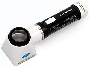 Lupa podświetlana o powiększeniu 7x z podziałką Lupa podświetlana o powiększeniu 7x z podziałką