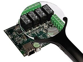 Lupa podświetlana LED dwusoczewkowa 90/21mm z powiększeniem x2,5/x4 Lupa podświetlana LED dwusoczewkowa 90/21mm z powiększeniem x2,5/x4